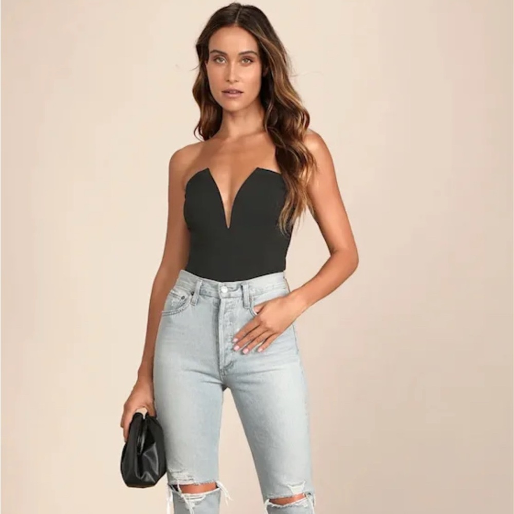 NWT Lulu's Babe Alert Notched Strapless Bodysuit
